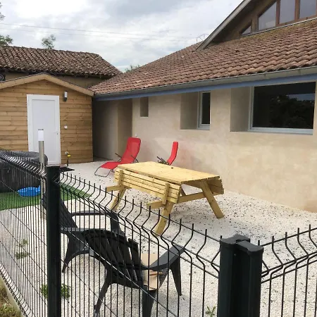 Bed & Breakfast La Petite Ferme De - Parc Animalier - Aire De Loisirs 3*