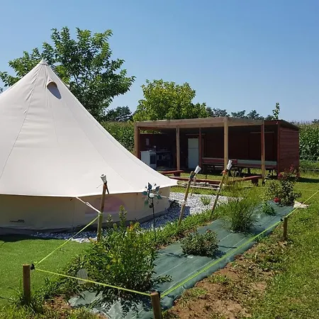 La Petite Ferme De *