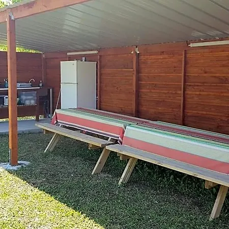 La Petite Ferme De - Parc Animalier - Aire De Loisirs Couette-café