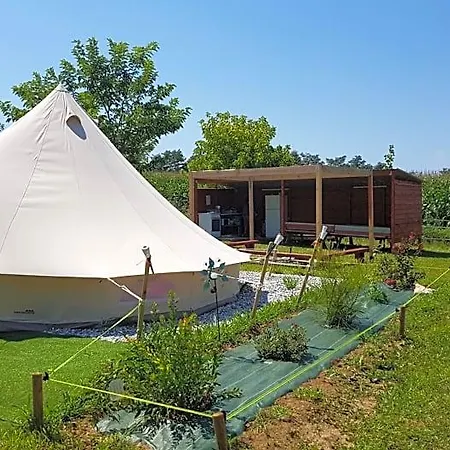 Couette-café La Petite Ferme De - Parc Animalier - Aire De Loisirs 3*