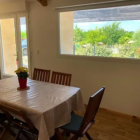 La Petite Ferme De - Parc Animalier - Aire De Loisirs Couette-café