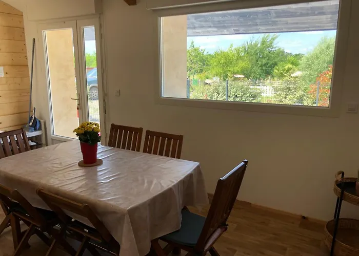 Couette-café La Petite Ferme De - Parc Animalier - Aire De Loisirs 3*