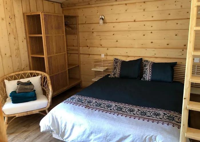 Couette-café La Petite Ferme De - Parc Animalier - Aire De Loisirs 3*